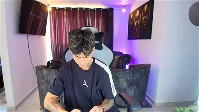 Snapshot of miguel_aguirre_ chatting on 02/17/26, 12:56 miguel aguirre online show from 02/17/26, 12:56