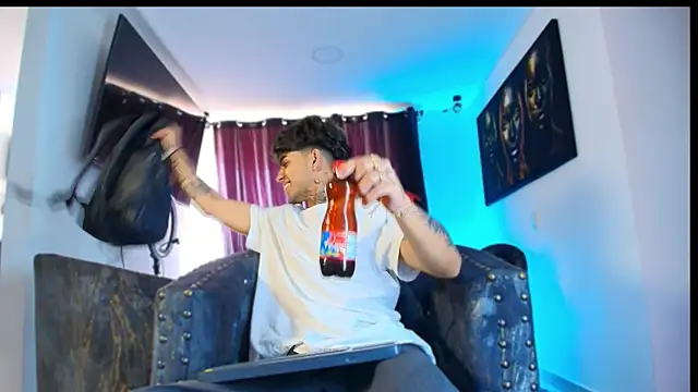 Snapshot of miguel_aguirre_ chatting on 02/19/26, 01:40 miguel aguirre online show from 02/19/26, 01:40