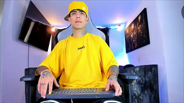 Snapshot of miguel_aguirre_ chatting on 02/21/26, 12:50 miguel aguirre online show from 02/21/26, 12:50