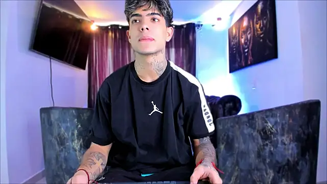 Snapshot of miguel_aguirre_ chatting on 02/24/26, 12:58 miguel aguirre online show from 02/24/26, 12:58