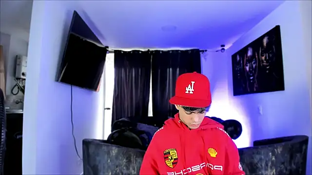 Snapshot of miguel_aguirre_ chatting on 02/25/26, 12:26 miguel aguirre online show from 02/25/26, 12:26