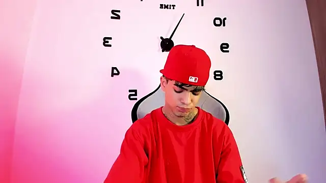 Snapshot of miguel_aguirre_ chatting on 02/28/26, 12:28 miguel aguirre online show from 02/28/26, 12:28