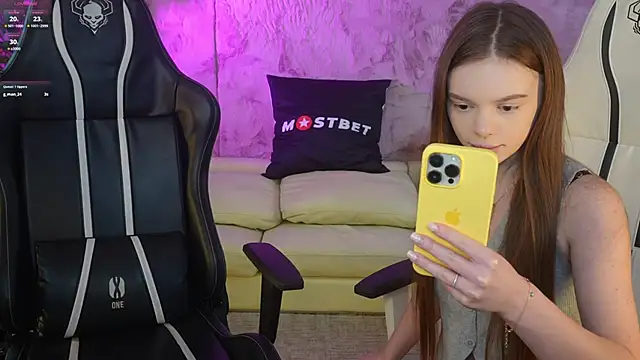 Snapshot of Zlata_Sky chatting on 12/24/24, 07:44 Zlata Sky online show from 12/24/24, 07:44