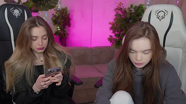 Snapshot of Zlata_Sky chatting on 02/13/25, 11:37 Zlata Sky online show from 02/13/25, 11:37