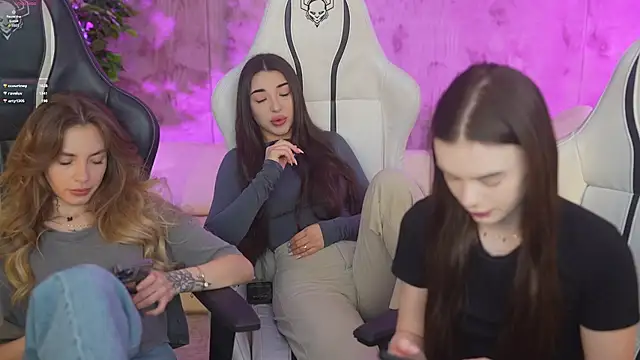 Snapshot of Zlata_Sky chatting on 02/22/25, 09:04 Zlata Sky online show from 02/22/25, 09:04