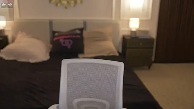 Snapshot of Zlata_Sky chatting on 10/27/25, 03:49 Zlata Sky online show from 10/27/25, 03:49