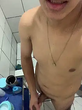 Snapshot of bruniinhoo1910 chatting on 03/05/26, 04:52 bruniinhoo1910 online show from 03/05/26, 04:52