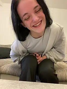 Snapshot of LeonieClaire chatting on 02/17/26, 04:24 LeonieClaire online show from 02/17/26, 04:24