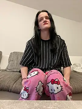 Snapshot of LeonieClaire chatting on 02/18/26, 08:32 LeonieClaire online show from 02/18/26, 08:32