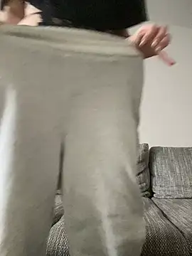 Snapshot of LeonieClaire chatting on 02/23/26, 03:09 LeonieClaire online show from 02/23/26, 03:09