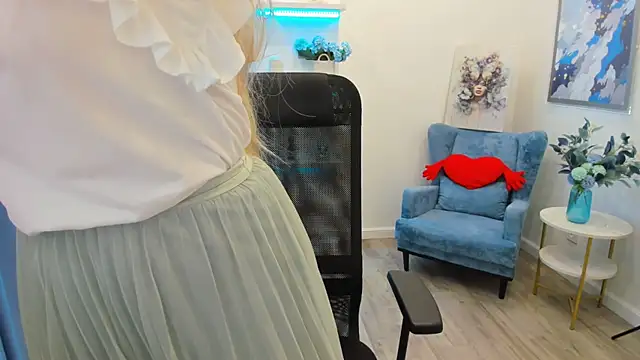 CharlotteKerti online show from 06/10/26, 12:59