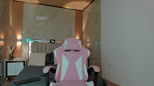 Snapshot of avigail_xo chatting on 02/04/26, 06:36 avigail xo online show from 02/04/26, 06:36