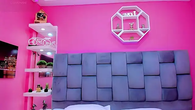 ManuelaJohnson online show from 04/12/26, 12:43