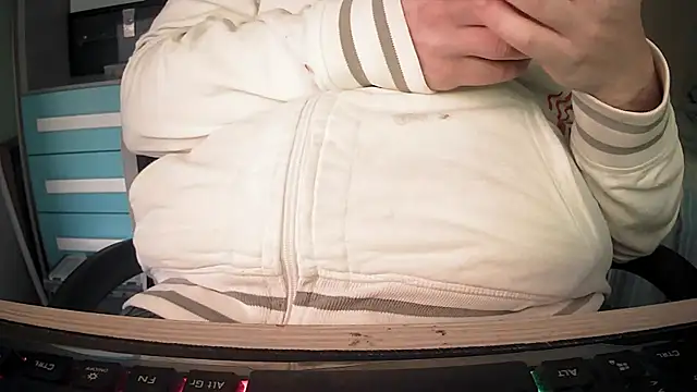 Snapshot of no-name15 chatting on 02/13/26, 04:36 no-name15 online show from 02/13/26, 04:36