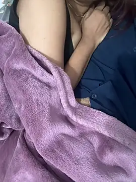 Snapshot of couple7v17d chatting on 02/09/26, 07:18 couple7v17d online show from 02/09/26, 07:18