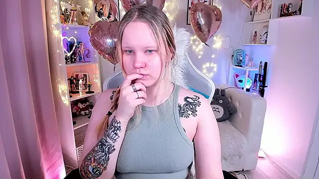 Snapshot of AnnieVibe chatting on 02/06/26, 05:27 AnnieVibe online show from 02/06/26, 05:27