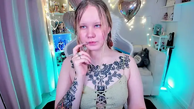 Snapshot of AnnieVibe chatting on 02/15/26, 06:15 AnnieVibe online show from 02/15/26, 06:15