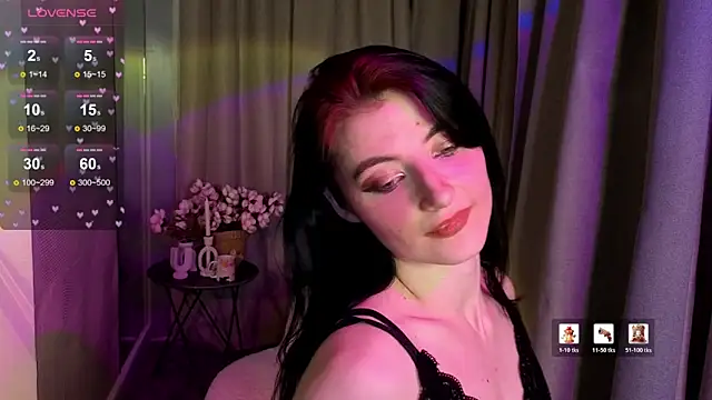 Snapshot of NicoleLuxe chatting on 02/02/26, 04:17 NicoleLuxe online show from 02/02/26, 04:17