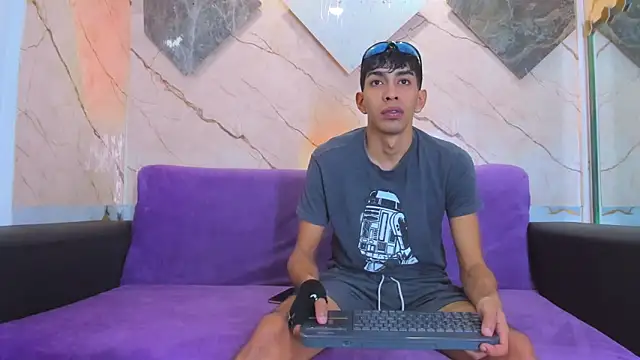 Snapshot of biig_boy chatting on 02/15/26, 07:43 biig boy online show from 02/15/26, 07:43