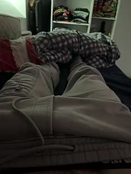 Snapshot of Enzo_2763 chatting on 02/13/26, 11:28 Enzo 2763 online show from 02/13/26, 11:28