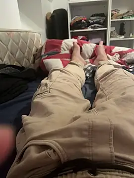 Snapshot of Enzo_2763 chatting on 02/22/26, 01:42 Enzo 2763 online show from 02/22/26, 01:42