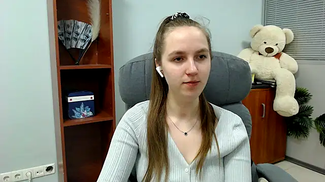 Snapshot of Nessi-Morris chatting on 02/09/26, 08:18 Nessi-Morris online show from 02/09/26, 08:18