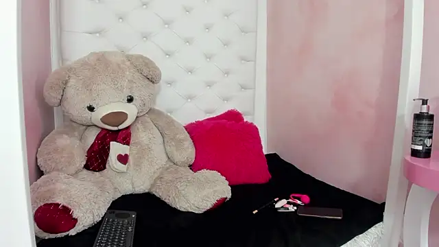 Snapshot of dirtyplayluna_ chatting on 02/11/26, 12:43 dirtyplayluna online show from 02/11/26, 12:43