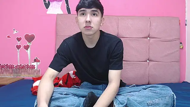 Snapshot of massimoferrera303av chatting on 02/17/26, 05:19 massimoferrera303av online show from 02/17/26, 05:19