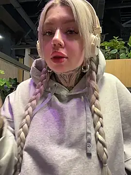 Snapshot of Chiibi chatting on 02/17/26, 10:01 Chiibi online show from 02/17/26, 10:01