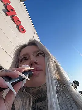 Snapshot of Chiibi chatting on 02/18/26, 09:27 Chiibi online show from 02/18/26, 09:27