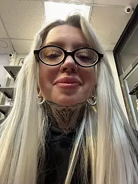 Snapshot of Chiibi chatting on 02/26/26, 08:24 Chiibi online show from 02/26/26, 08:24