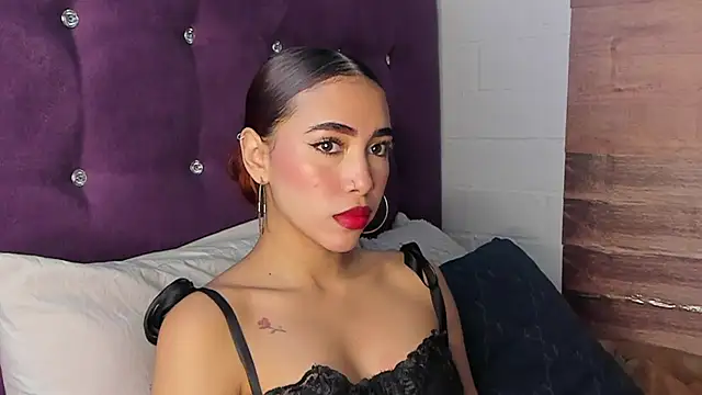 LiaHansson00 online show from 07/02/26, 04:24