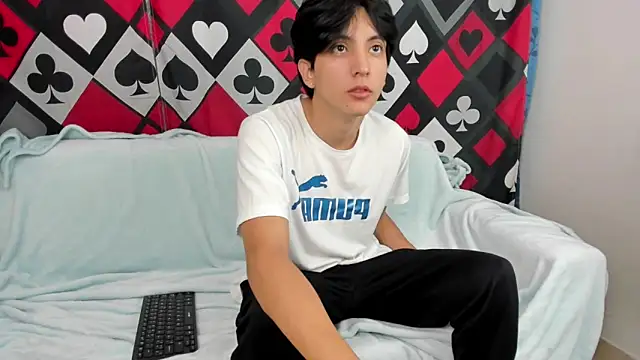 Snapshot of Steerlingxvx chatting on 02/05/26, 12:32 Steerlingxvx online show from 02/05/26, 12:32