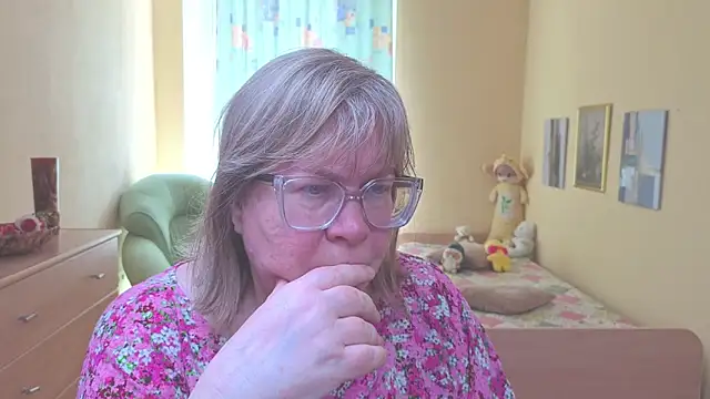 Snapshot of Emma_Eclipsee chatting on 05/16/26, 10:12 Emma Eclipsee online show from 05/16/26, 10:12