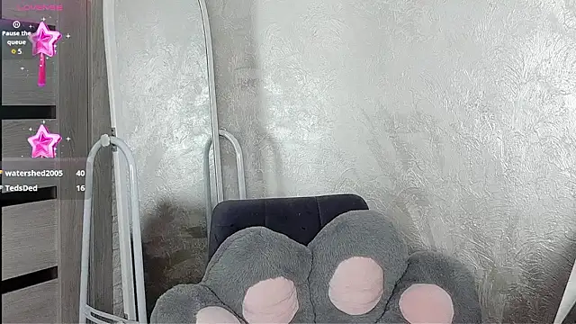 Snapshot of Mila-Naughty chatting on 02/25/26, 06:34 Mila-Naughty online show from 02/25/26, 06:34