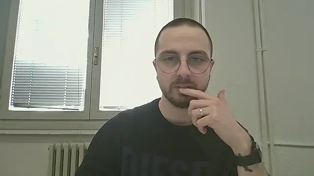 Snapshot of ItalianAlex chatting on 03/20/26, 10:53 ItalianAlex online show from 03/20/26, 10:53