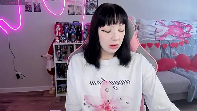 Snapshot of MollysLand chatting on 02/16/26, 08:21 MollysLand online show from 02/16/26, 08:21