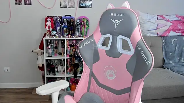 MollysLand online show from 04/13/26, 09:26