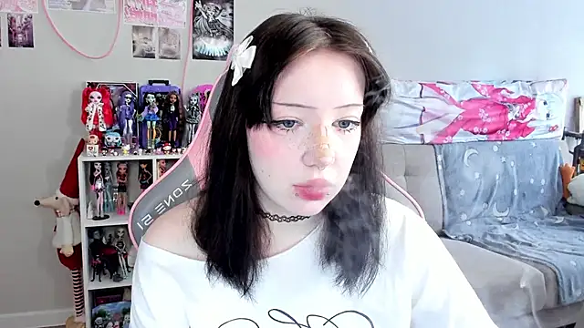 MollysLand online show from 04/17/26, 09:56