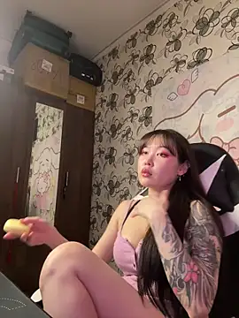 YukiiTYAN online show from 02/14/26, 02:25