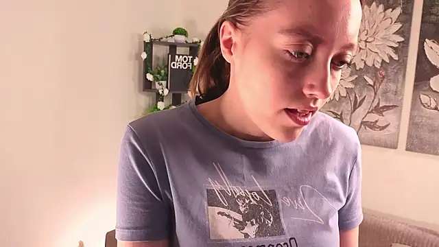 Snapshot of NenaWord chatting on 02/11/26, 01:21 NenaWord online show from 02/11/26, 01:21