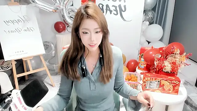 Snapshot of hotgirl0111 chatting on 02/22/26, 02:04 hotgirl0111 online show from 02/22/26, 02:04