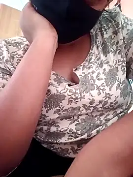 Snapshot of vyshali_vyshu chatting on 02/24/26, 11:52 vyshali vyshu online show from 02/24/26, 11:52