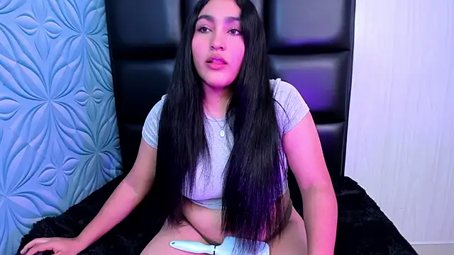 Lya dubois  online show from 02/05/26, 08:46