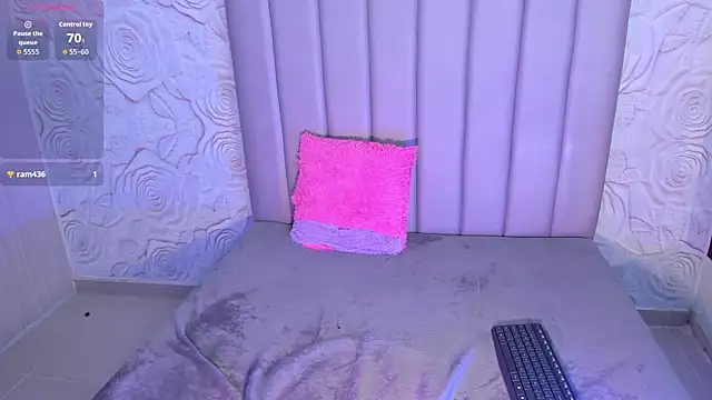 Lya dubois  online show from 04/13/26, 09:09