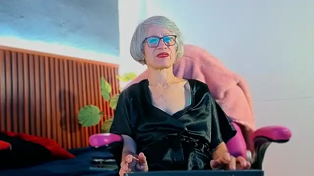 miss monserrate01 online show from 02/04/26, 12:55