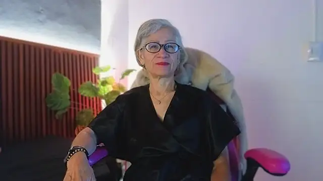 miss monserrate01 online show from 02/09/26, 12:53