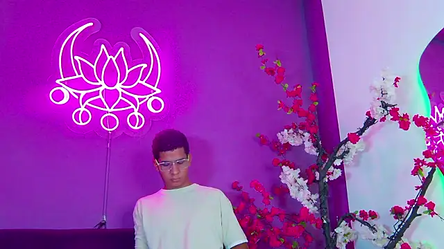 Snapshot of Noah_Greenhartt chatting on 02/21/26, 08:43 Noah Greenhartt online show from 02/21/26, 08:43