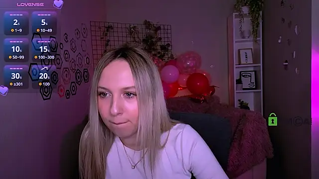 Snapshot of tiffani_murr chatting on 02/20/26, 08:09 tiffani murr online show from 02/20/26, 08:09