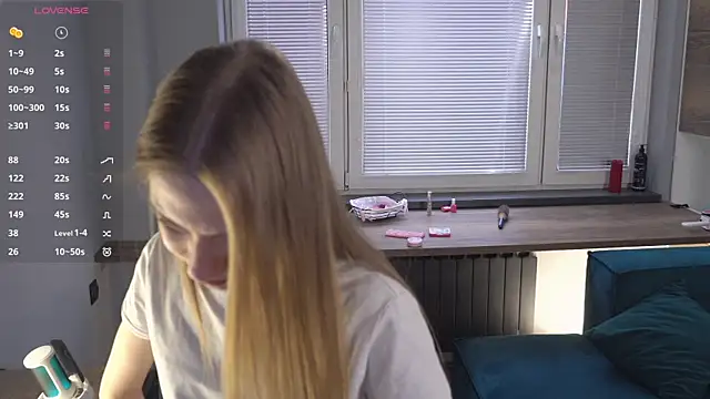 Snapshot of FranciscaGaring chatting on 02/11/26, 07:13 FranciscaGaring online show from 02/11/26, 07:13